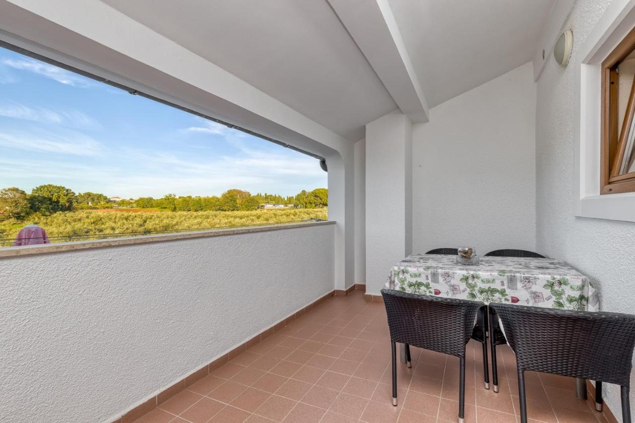 Apartment Lucijan Poreč Exteriör bild