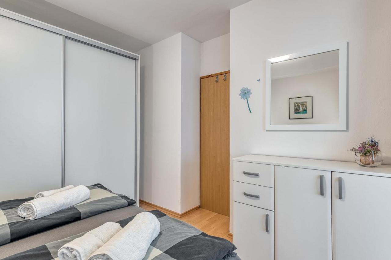 Apartment Lucijan Poreč Exteriör bild