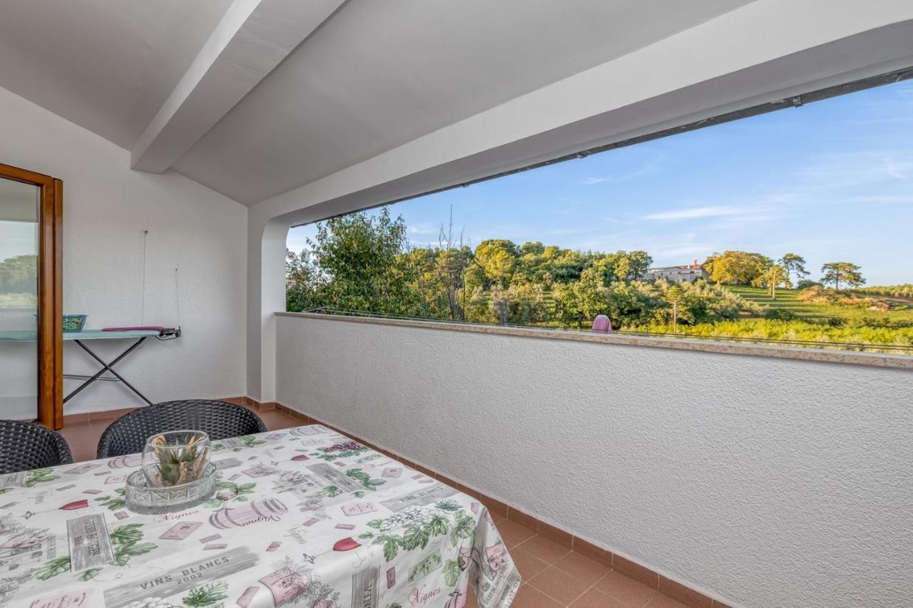 Apartment Lucijan Poreč Exteriör bild